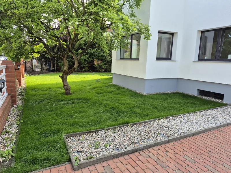 Frisch saniert: 3-Zimmer-Wohnung mit Garten und Loggia — photo 1
